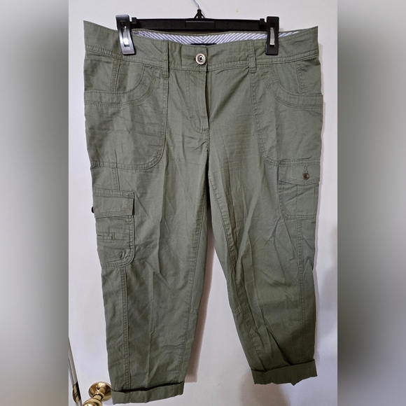 Tommy Hilfiger Sage Green Capri Cargo Pants - Picture 1 of 4
